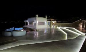 Ano Mera Villa Sleeps 8 with Pool and Air Con Myconos Greece