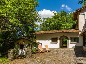 Spacious Holiday Home with Pool in Migliorini