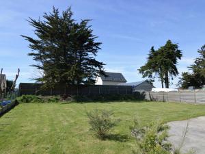 Maisons de vacances Seafront holiday home with garden in Denneville : photos des chambres