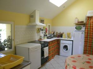 Maisons de vacances Pleasant Holiday Home in Isigny Le Buat with Garden : photos des chambres