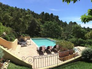 Villas Opulent Villa in Le muy with Swimming Pool : photos des chambres