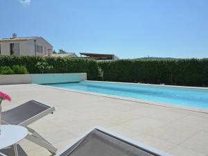 Villas Vibrant Villa in Malauc ne with Private Garden : photos des chambres