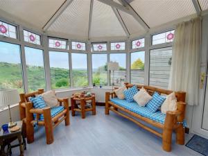 Spacious holiday home in Tintagel with sea Nearby