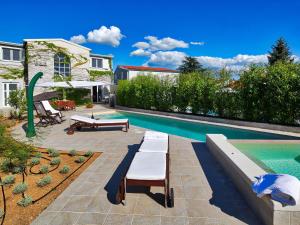 Deluxe Villa in Šibenik near Lake