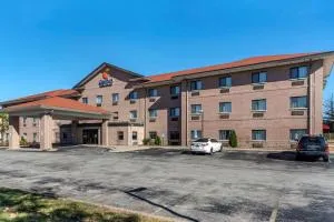 Comfort Inn & Suites Lees Summit - Kansas City - ليس سوميت