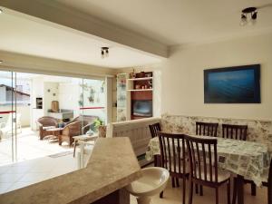 Cobertura em Canasvieiras - Vista para o Mar - 50 mtrs da Praia - Centro Canasvieiras