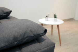 C005-Studette au centre Cannes