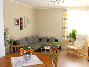 Spacious Apartment with Garden in Weissig