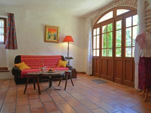 Quaint Villa with Garden in Bagard France