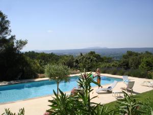Villa with large pool & unique view