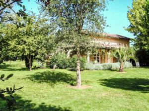 Maisons de vacances Charming house with private spa and terrace near Duras : photos des chambres