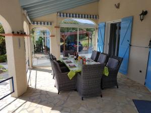 Villas Air conditioned villa with heated pool guesthouse and stunning views : photos des chambres