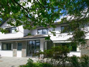 Luxe Holiday Home at Chapel Stile with Manicured Garden