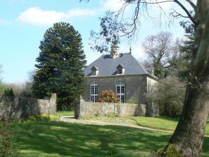 Maisons de vacances Alluring Holiday Home in Valognes with Garden : photos des chambres