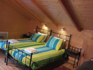 Chalets A spacious tastefully furnished chalet with sauna in a traditional French village : photos des chambres