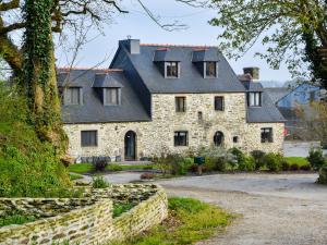 Historic Holiday Home on Working Farm in Le Moustoir