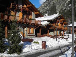 Stunning Apartment in Antey-Saint-Andre near Ski Lift