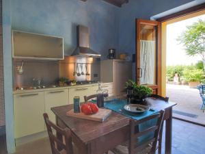 Charming Holiday Home in Tuscany with Swimming Pool