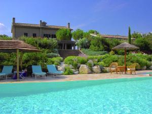Luxurious Villa in Montelupone Italy with Private Pool