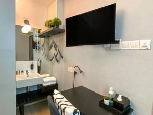 Phòng Đôi – Ở qua đêm, 8 tiếng, Nhận phòng từ 11:00 Tối, Trả phòng đến 07:00 Sáng (Double Room - Night Use, 8 Hours Stay, Check-In from 11:00 PM, Check-Out until 7:00 AM)