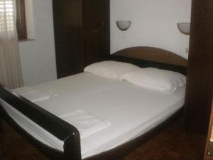 One-Bedroom Apartment with Balcony and Sea View room in Villa Ana