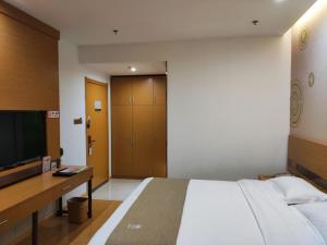 GreenTree Inn Shanghai Jinshan District Wanda Plaza Longhao Road Express Hotel