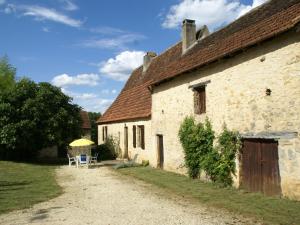 Vintage Holiday Home in Berbiguieres near the Forest