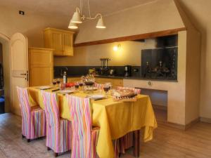 Spacious Holiday Home in Castelfranco di Sopra with Pool