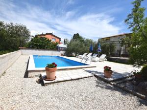 Charming Villa with Pool in Zbandaj