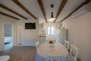 Apartments Bepi Komiza