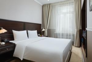 Standard Double Bed room in MIRROS Hotel Moscow Kremlin (ex. Veliy)