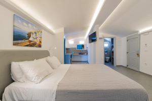 Central Fira Suites