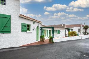 Maisons de vacances Maison de 4 chambres a La Tranche sur Mer a 500 m de la plage avec vue sur la ville jardin amenage et wifi : photos des chambres