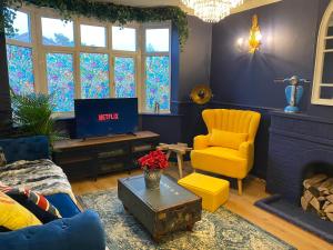 4 Bedroom House - DISC0UNTS - Parking, Contractors, Group, Family