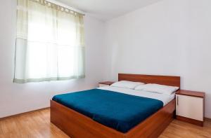 Apartman Iva-family holiday 250 m from pebble beach 