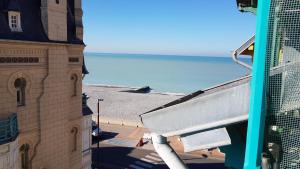 Quartier historique 100m plage WIFI