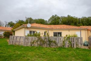 Maisons de vacances Maison individuelle avec jardin proche Poitiers : photos des chambres