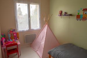 Maisons de vacances Maison individuelle avec jardin proche Poitiers : photos des chambres