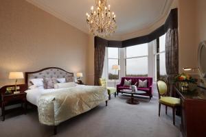 Junior Suite room in The Bonham