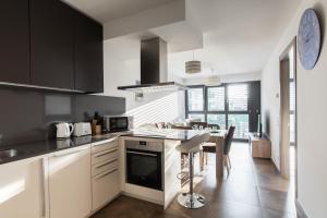 Lucy by Quokka 360 - a stones throw from the station