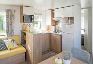 Campings Mobil Home XXL 4 chambres - Camping Les Tropiques : photos des chambres