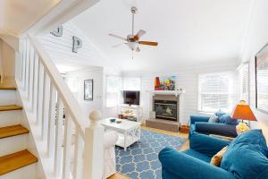 Three Bedroom House room in Pelican Bay 13