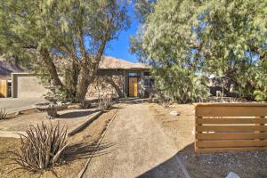 Holiday Home room in Palm Springs Getaway with Patio about 6 Mi to Dtwn!