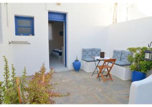 Tsakonas Plakes Studios Milos Greece