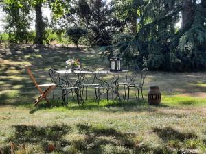 Maisons de vacances L'ete pres de la Loire - Gite dans le parc d'une maison ancienne : photos des chambres