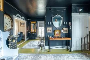 River Moon Retreat - Historic House with 8 Bedrooms, Hot Tub, On The River, High Speed WiFi - Warren