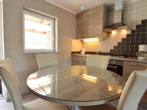 Apartment in Zell near Mosel River & Vineyards