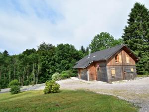 Cozy Chalet in Li zey with view French Countryside