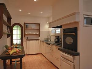 Villas Lush Villa in Beaucaire with Swimming Pool : photos des chambres