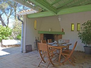 Villas Lush Villa in Beaucaire with Swimming Pool : photos des chambres